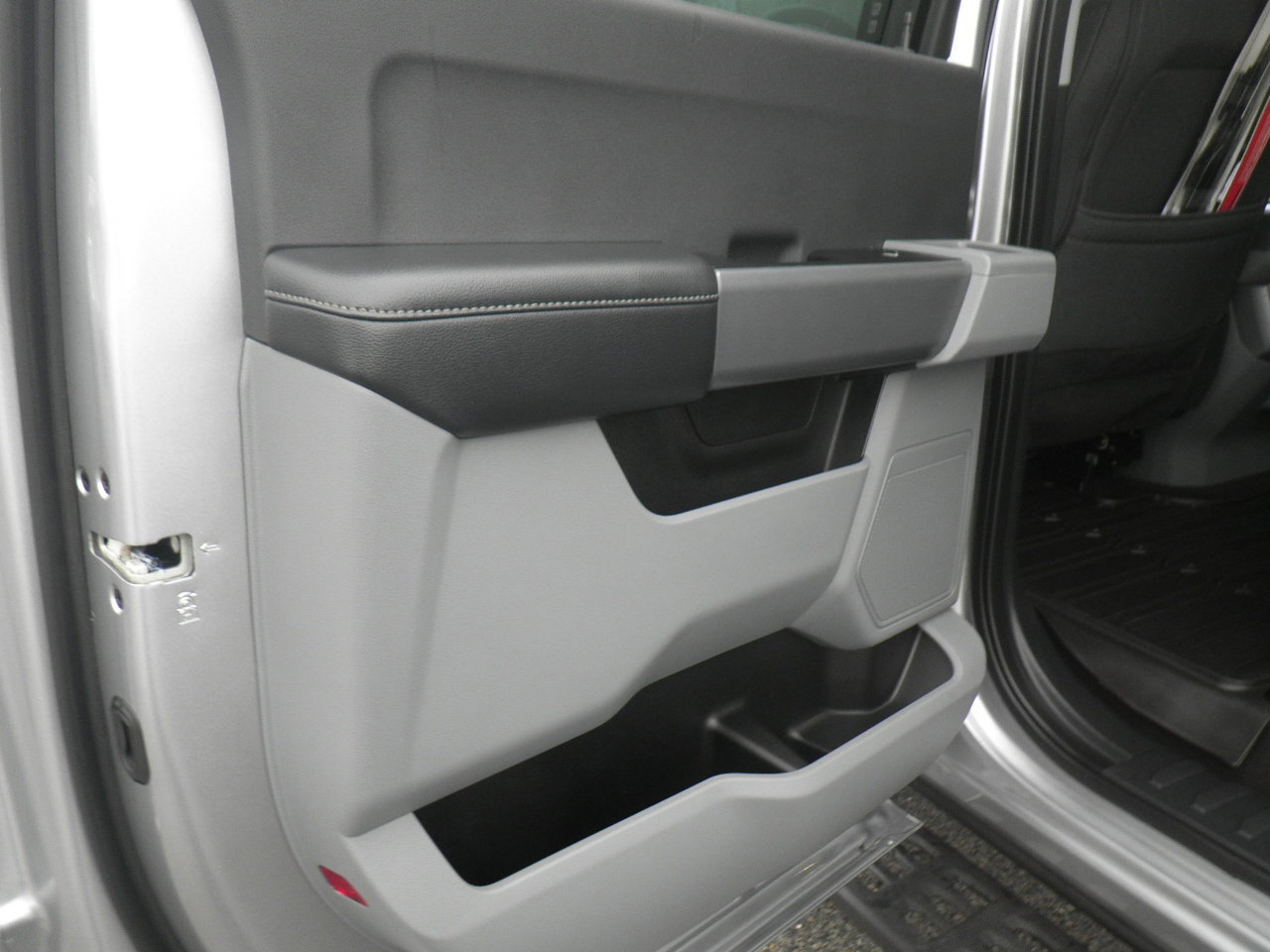 Certified 2024 Ford F350 XLT w/ Tremor Off-Road Package image 23