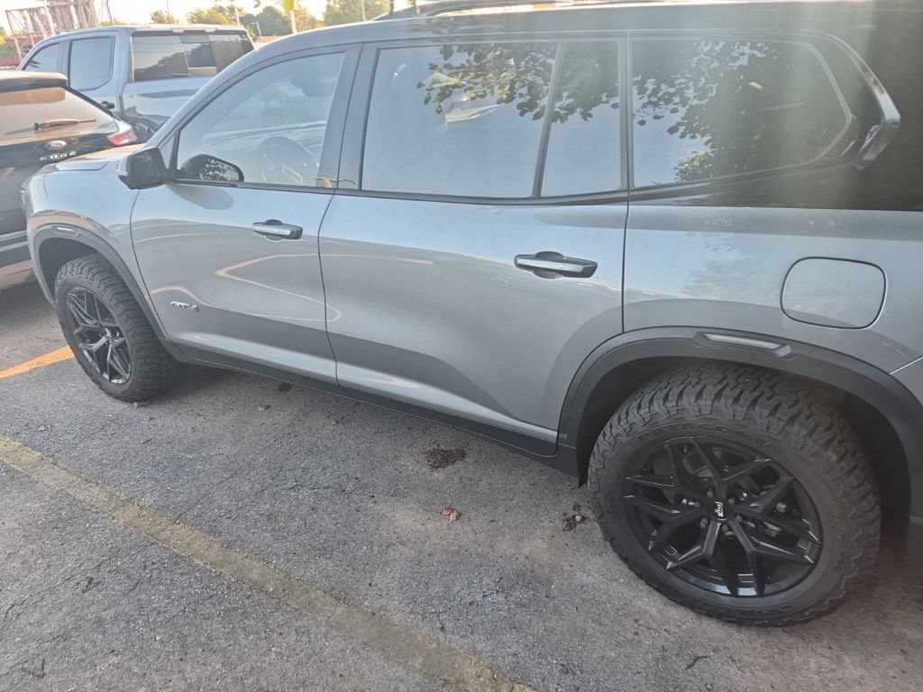 Used 2025 GMC Acadia AT4 w/ Super Cruise Package AWD/4WD image 9