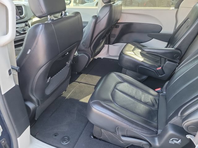 Used 2022 Chrysler Pacifica Touring-L FWD image 17