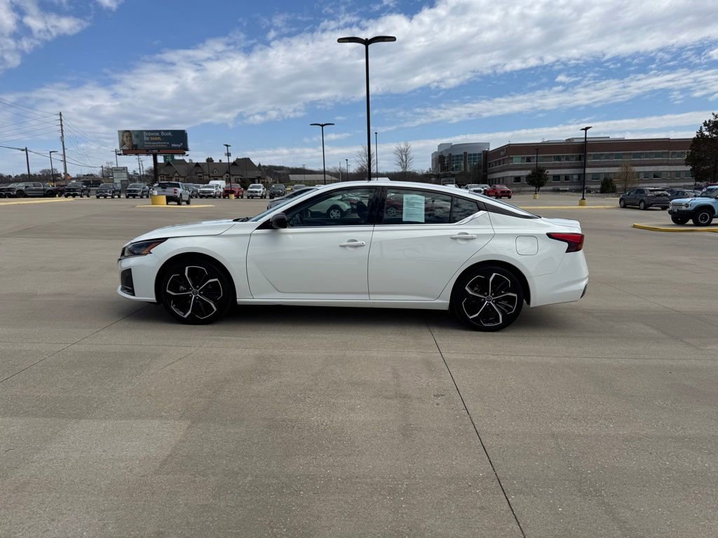 Used 2025 Nissan Altima 2.5 SR FWD image 8