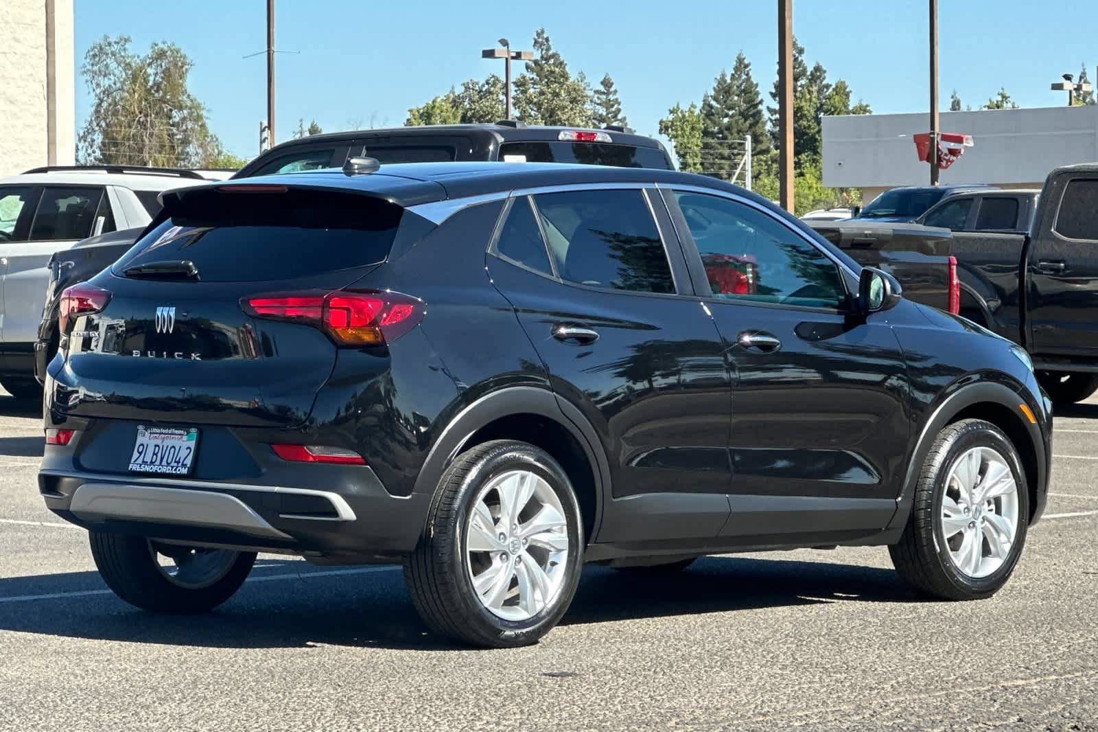 Used 2024 Buick Encore GX Preferred FWD image 2