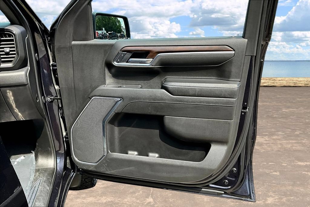 Used 2025 GMC Sierra 1500 SLT AWD/4WD image 31