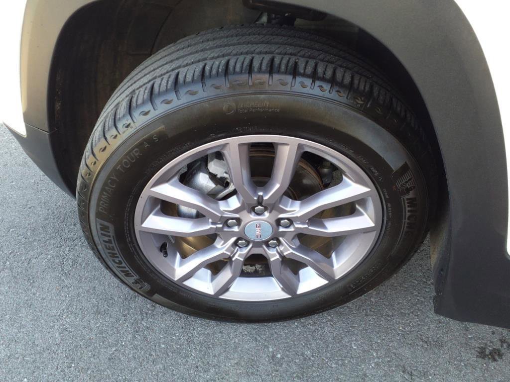 Used 2023 GMC Terrain SLT image 9