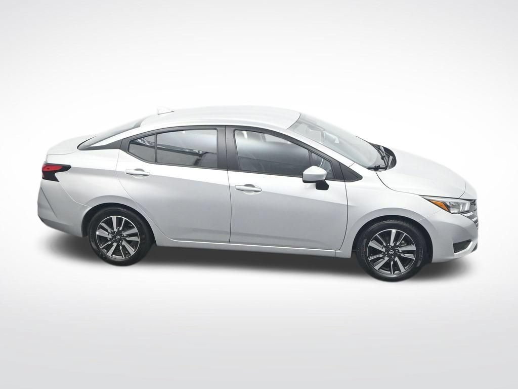 Used 2025 Nissan Versa SV FWD image 31