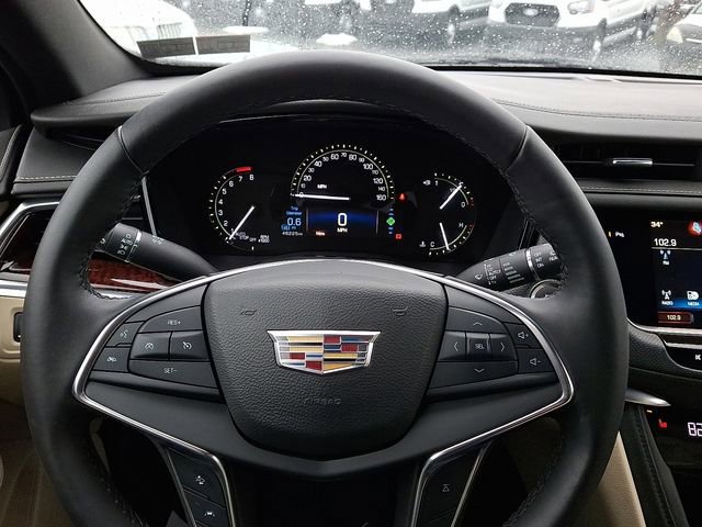 Used 2017 Cadillac XT5 Luxury w/ Driver Awareness Package image 21