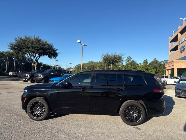 Used 2025 Jeep Grand Cherokee L Summit w/ Advanced Protech Group IV AWD/4WD image 2