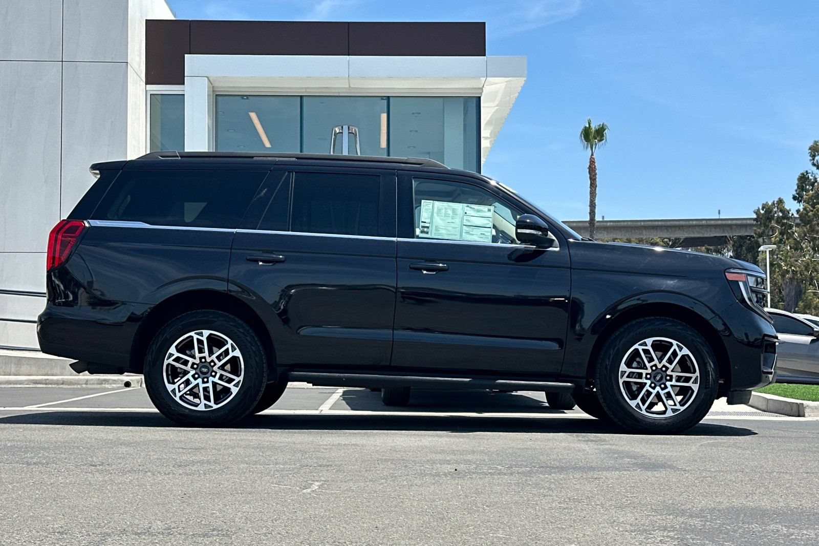 Certified 2025 Ford Expedition Active AWD/4WD image 2