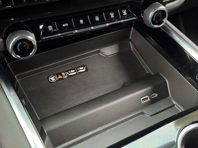 Used 2025 Chevrolet Tahoe Z71 w/ Comfort Package image 17