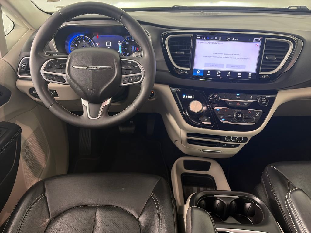 Used 2022 Chrysler Pacifica Touring-L FWD image 13