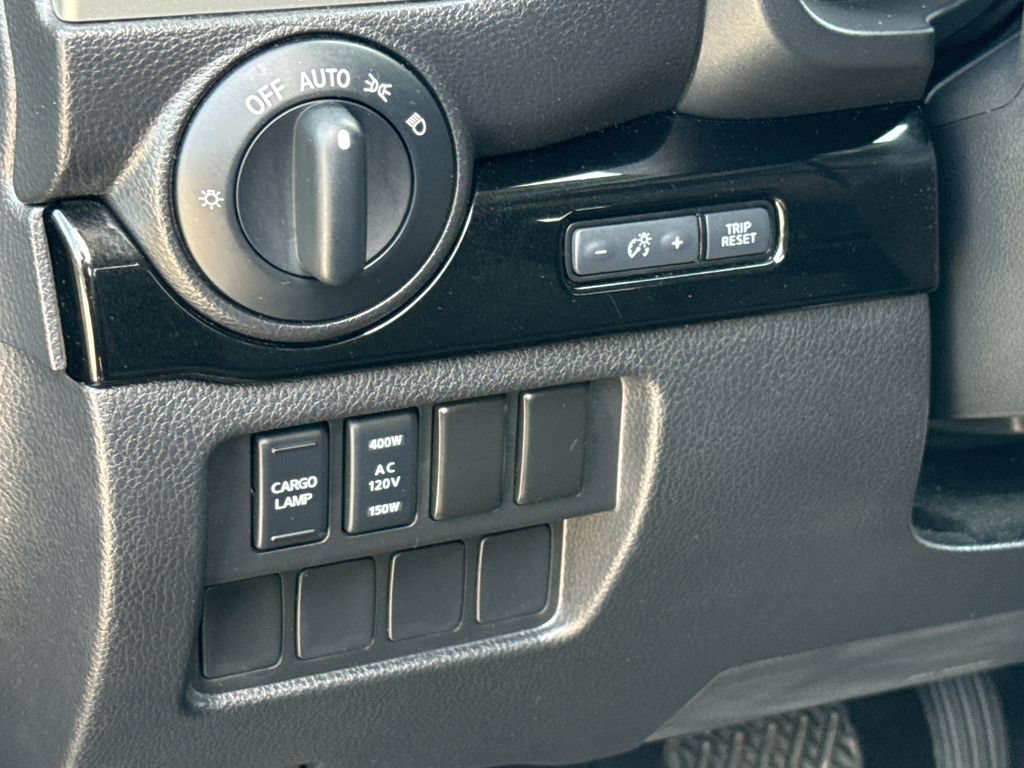 Used 2021 Nissan Titan SV w/ SV Convenience Package RWD image 14