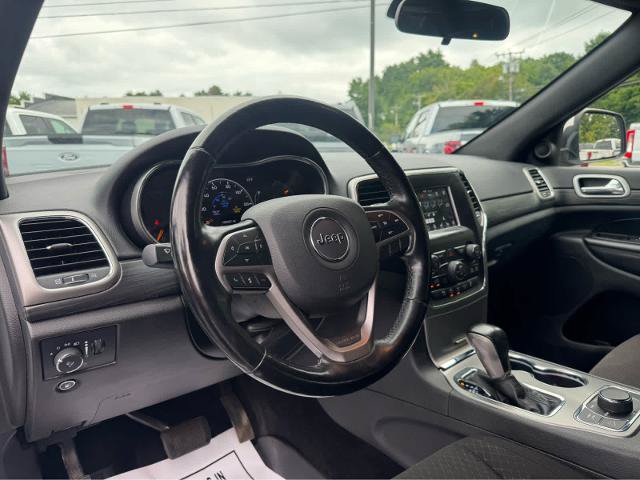 Used 2021 Jeep Grand Cherokee Laredo AWD/4WD image 16