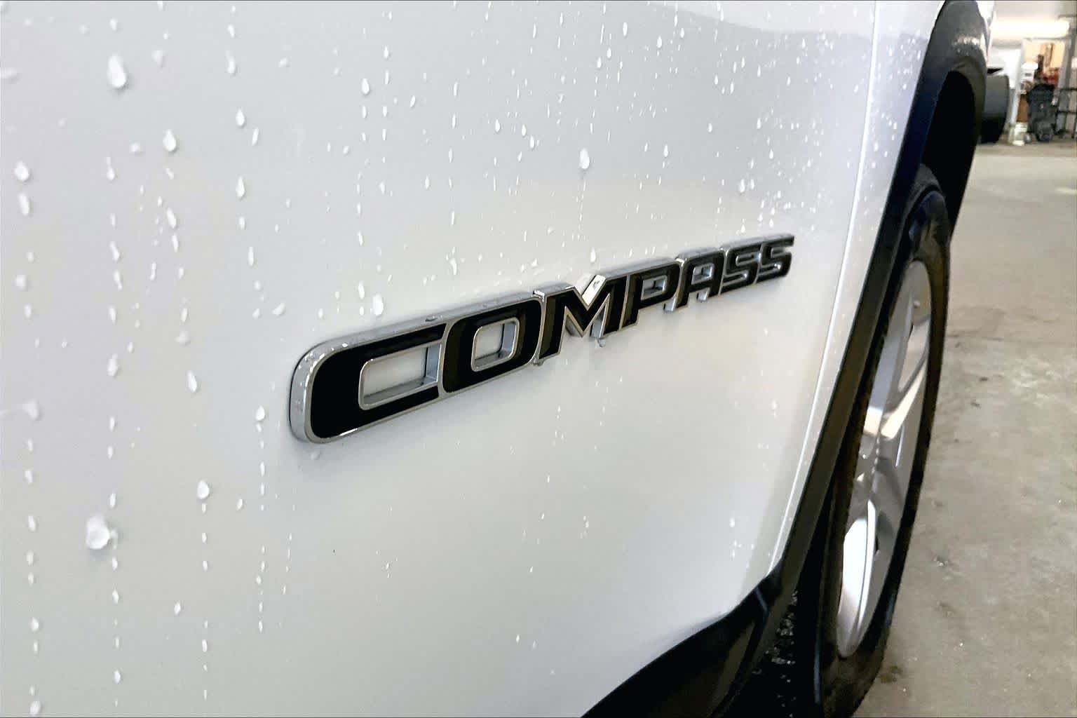 Used 2024 Jeep Compass Latitude AWD/4WD image 10