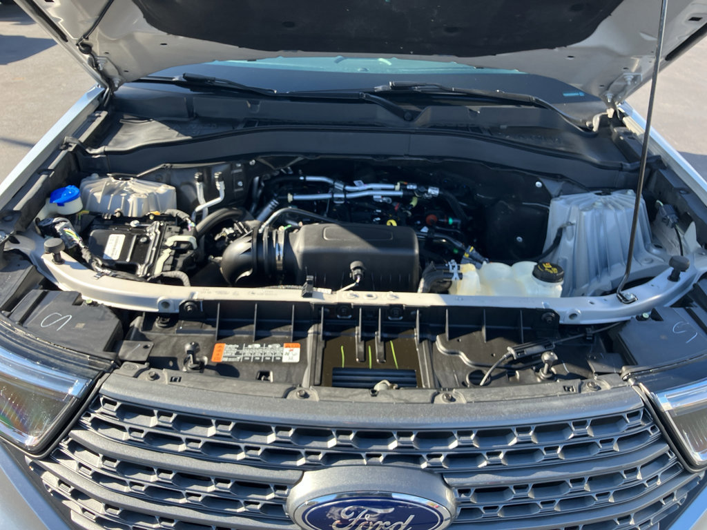 Certified 2021 Ford Explorer XLT w/ Equipment Group 202A image 40