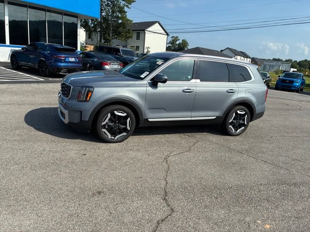 Used 2025 Kia Telluride S FWD image 14