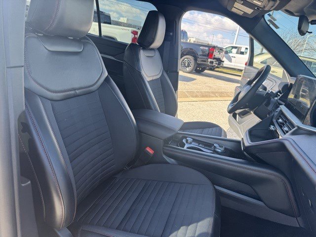 Certified 2025 Ford Explorer ST-Line w/ ST-Line Street Pack image 33