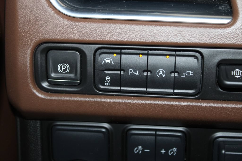 Used 2021 Chevrolet Suburban High Country RWD image 46