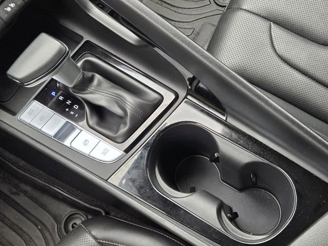 Used 2025 Hyundai Elantra Limited FWD image 19