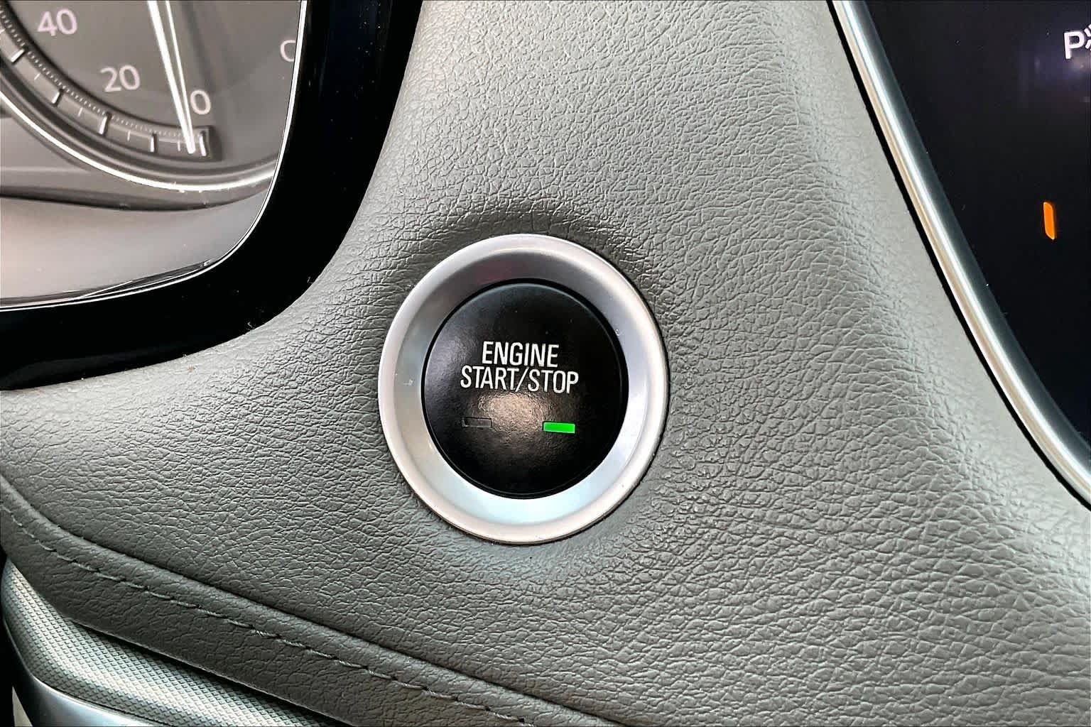 Used 2020 Cadillac XT5 Premium Luxury FWD image 32