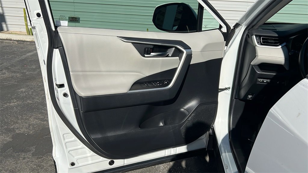 Used 2019 Toyota RAV4 XLE image 10