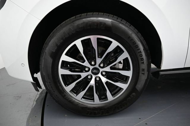Certified 2025 Ford Expedition Platinum AWD/4WD image 9