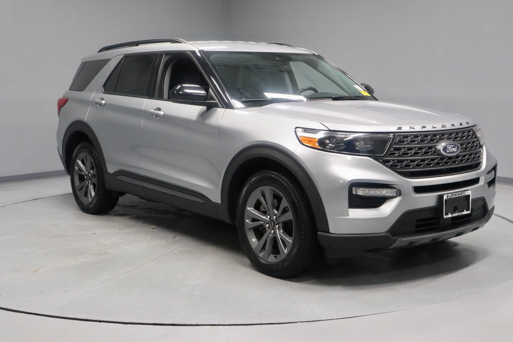 Certified 2023 Ford Explorer XLT w/ Equipment Group 202A AWD/4WD image 1
