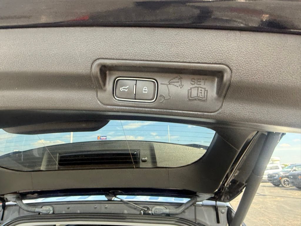Certified 2021 Ford Explorer XLT RWD image 50