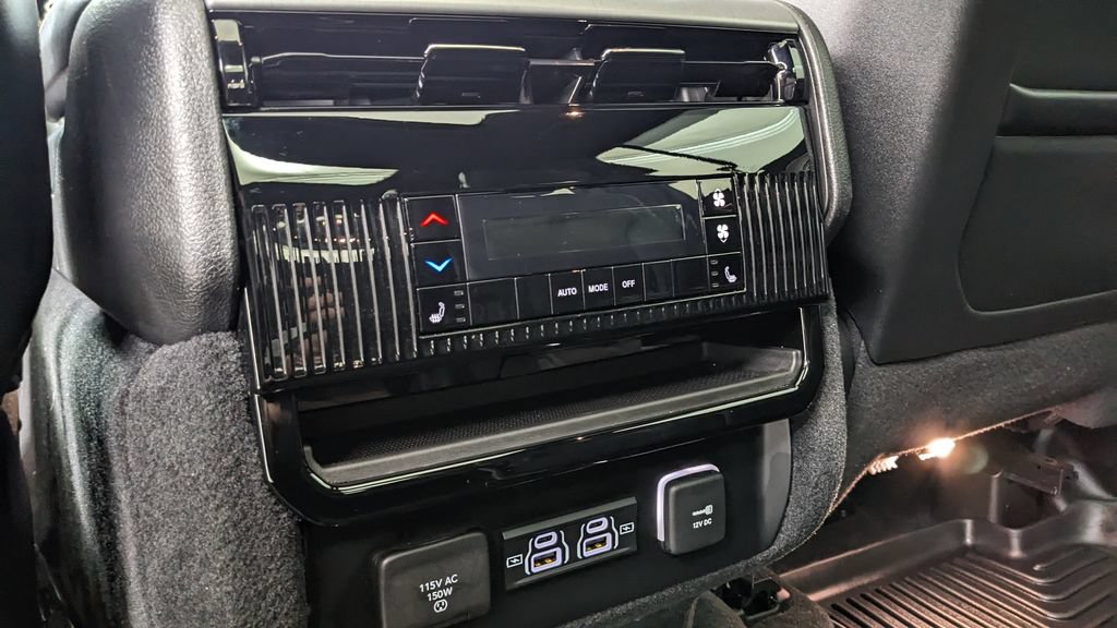 Used 2023 Jeep Wagoneer Series II AWD/4WD image 37