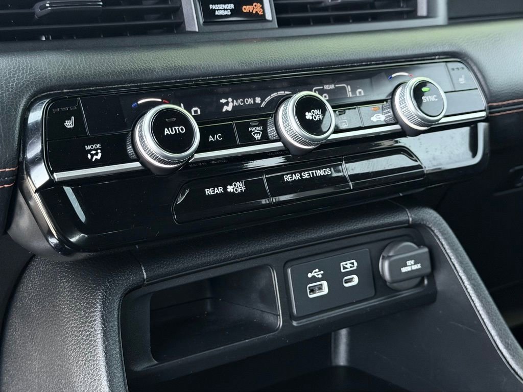 Used 2025 Honda Pilot Sport image 25