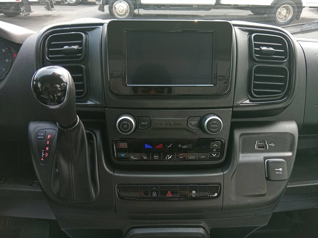 Used 2024 RAM ProMaster 2500 w/ Convenience Group FWD image 12