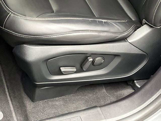 Certified 2022 Ford Explorer XLT w/ Equipment Group 202A AWD/4WD image 10