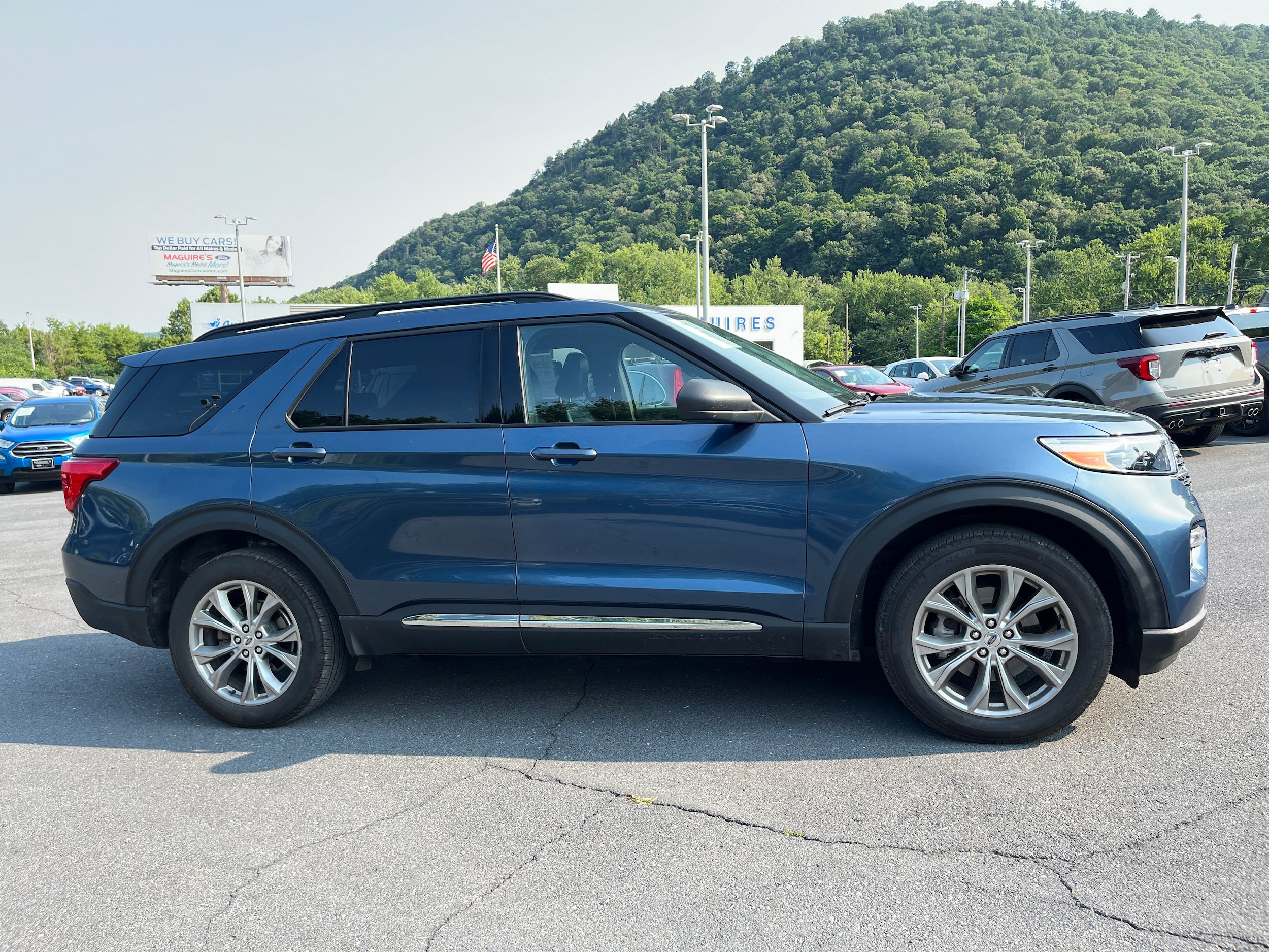 Certified 2020 Ford Explorer XLT w/ Equipment Group 202A AWD/4WD image 4