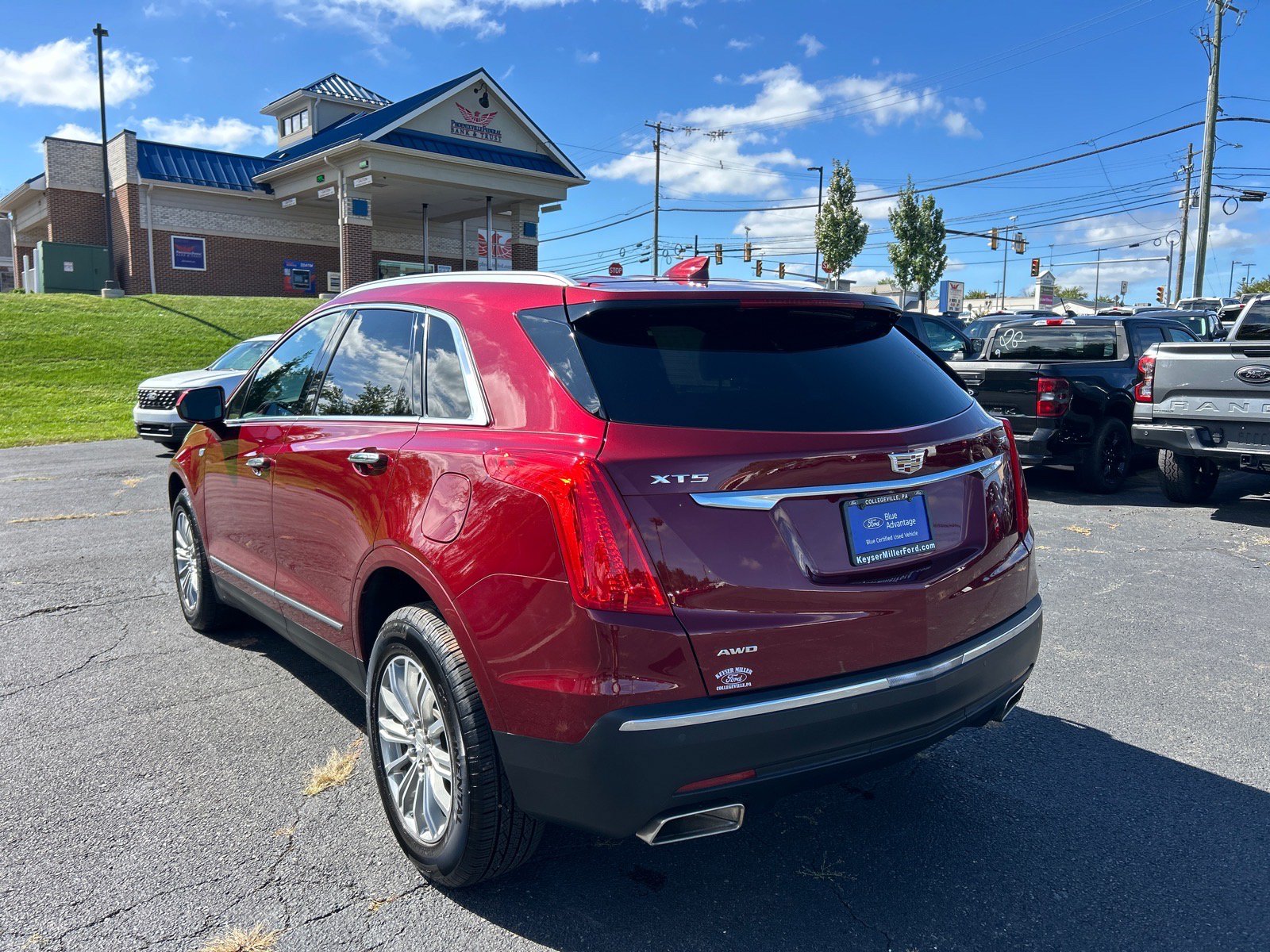 Used 2017 Cadillac XT5 Luxury w/ Driver Awareness Package AWD/4WD image 11