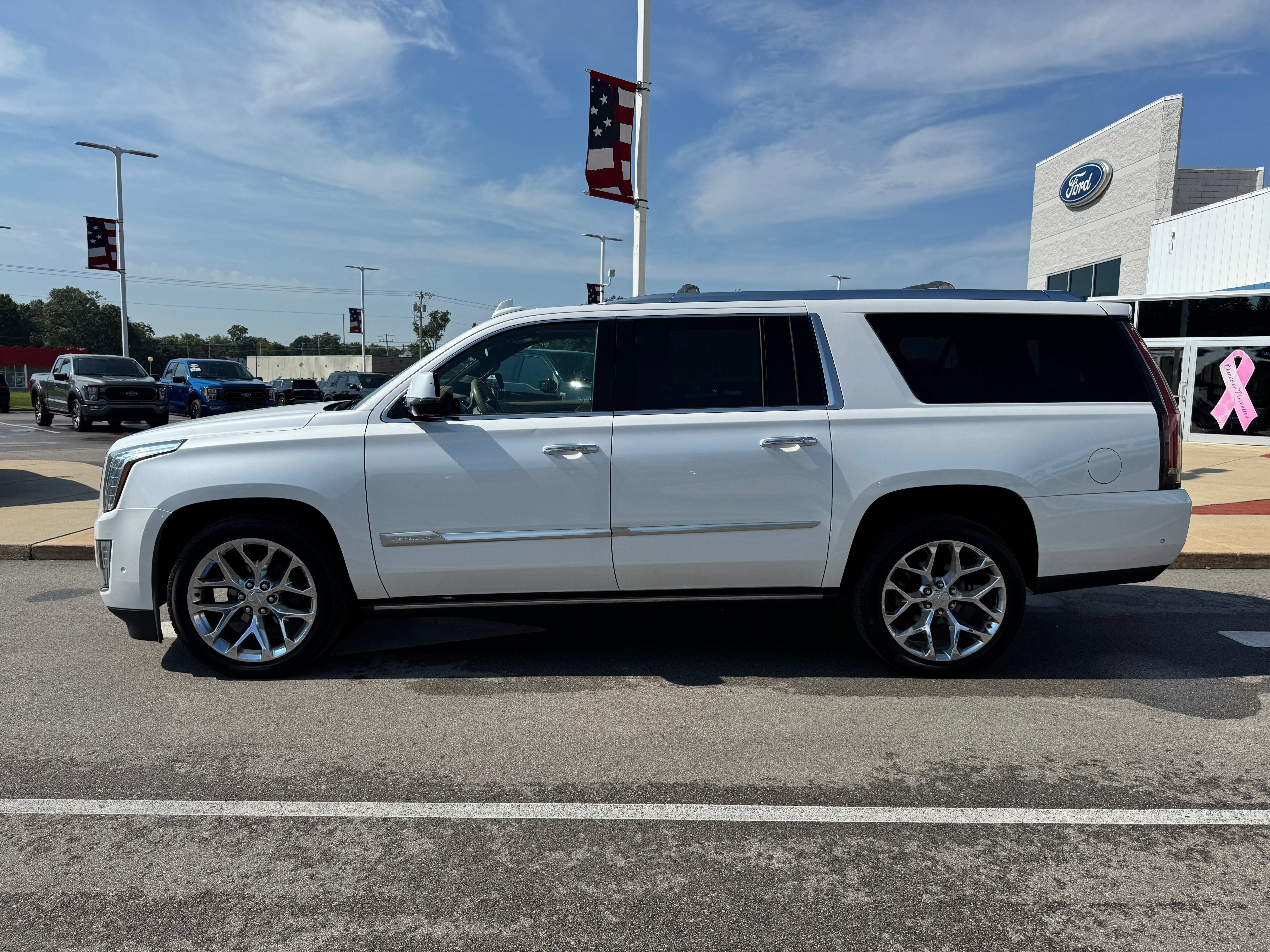 Used 2018 Cadillac Escalade ESV Platinum AWD/4WD image 4