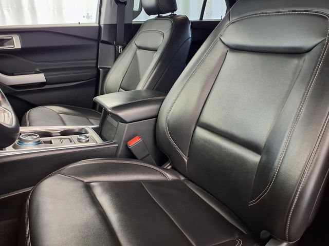 Certified 2023 Ford Explorer XLT w/ Equipment Group 202A AWD/4WD image 3