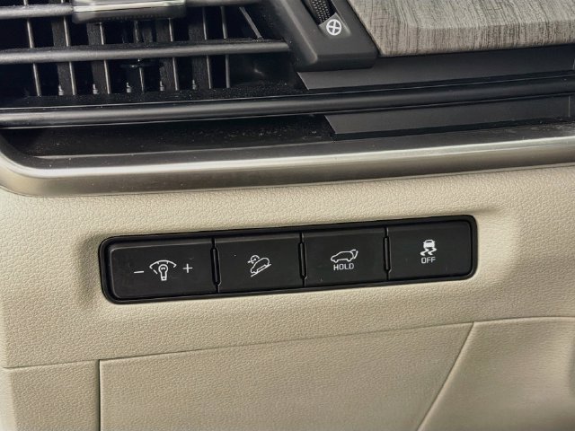 Used 2024 Kia Telluride EX w/ EX Captain's Chair Package FWD image 12