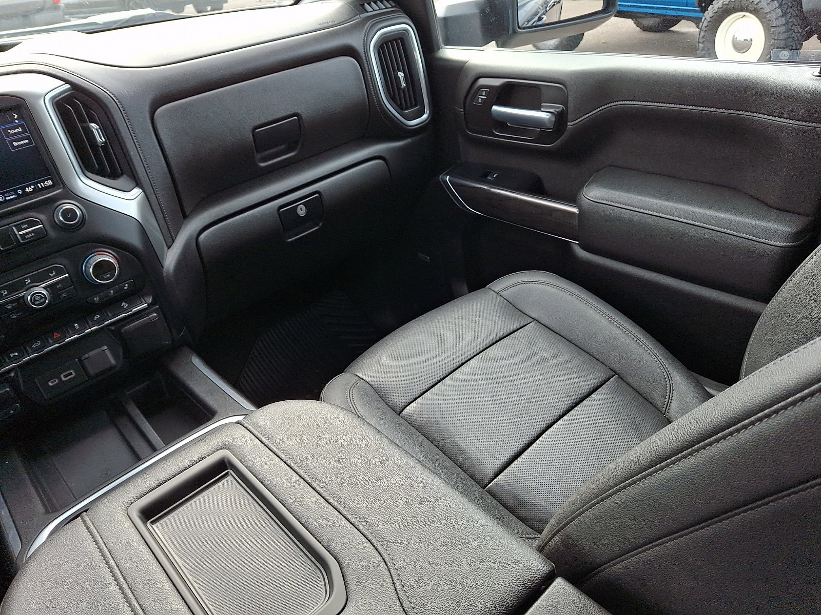 Used 2022 Chevrolet Silverado 3500 LTZ w/ LTZ Plus Package image 17