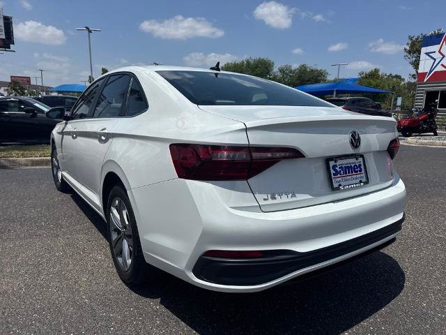 Used 2023 Volkswagen Jetta SE FWD image 3