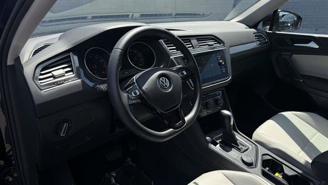 Used 2020 Volkswagen Tiguan SE w/ Panoramic Sunroof Package AWD/4WD image 10