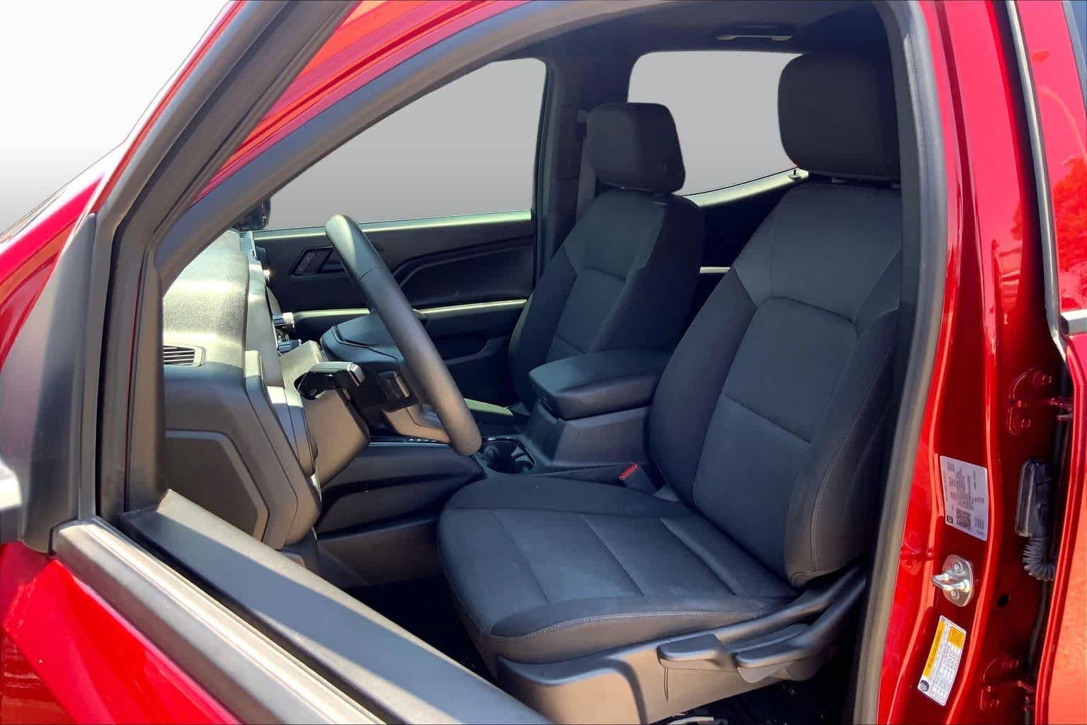 Used 2025 Chevrolet Colorado W/T w/ Advanced Trailering Package RWD image 8