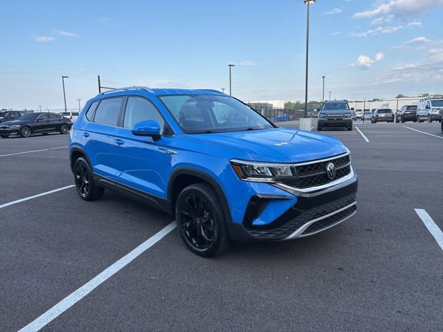 Used 2023 Volkswagen Taos SE w/ Panoramic Sunroof Package image 6