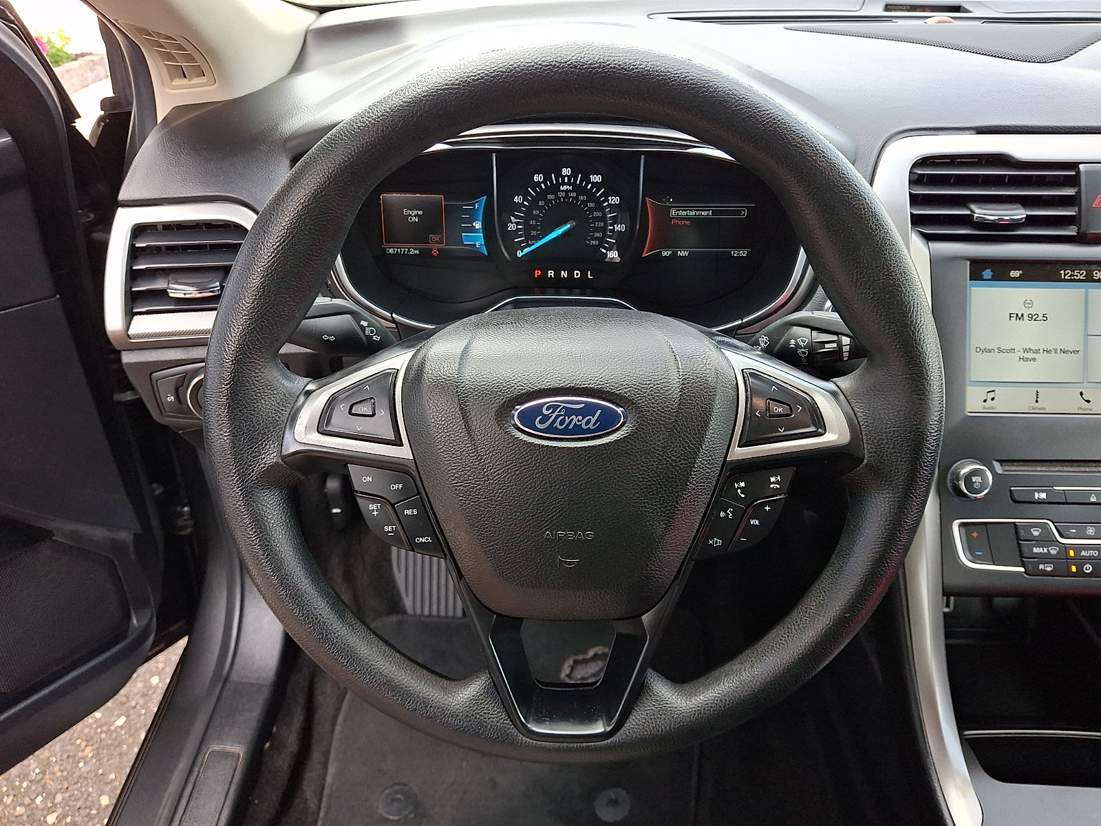 Certified 2017 Ford Fusion SE w/ Fusion SE Technology Package FWD image 20