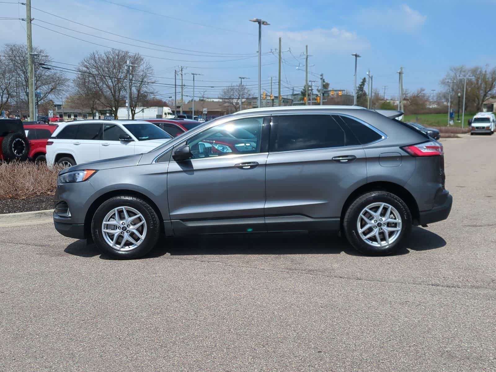 Certified 2024 Ford Edge SEL w/ Convenience Package AWD/4WD image 5