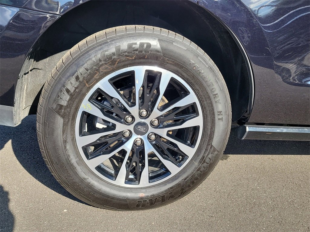 Certified 2025 Ford Expedition Platinum image 5