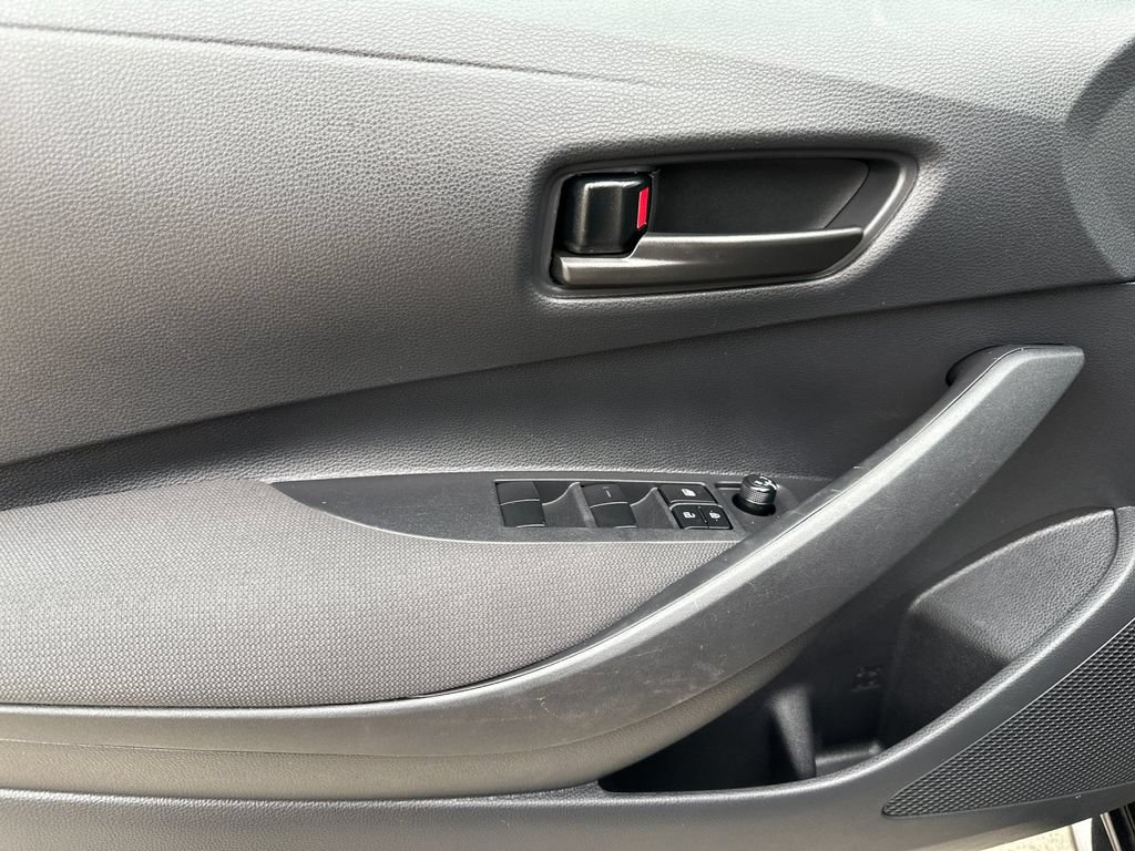 Used 2025 Toyota Corolla LE FWD image 10