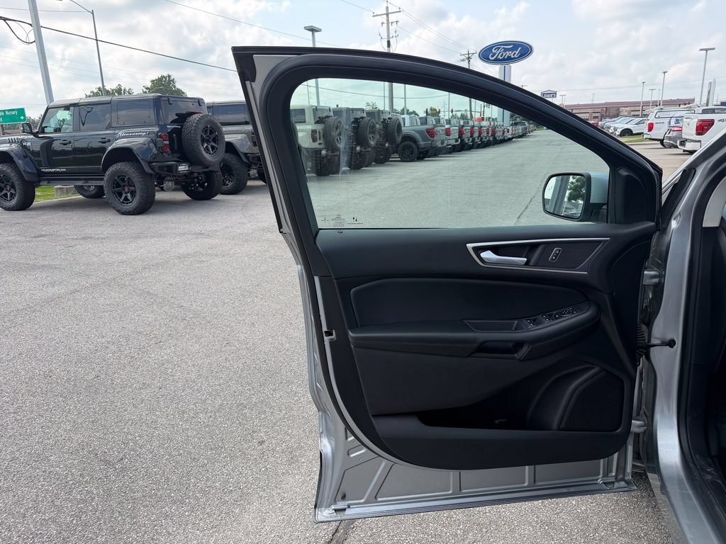 Certified 2020 Ford Edge SEL w/ Convenience Package AWD/4WD image 12