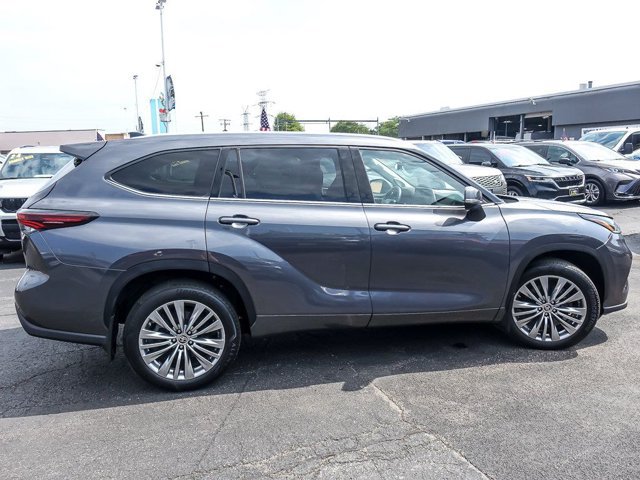 Used 2024 Toyota Highlander Platinum AWD/4WD image 11
