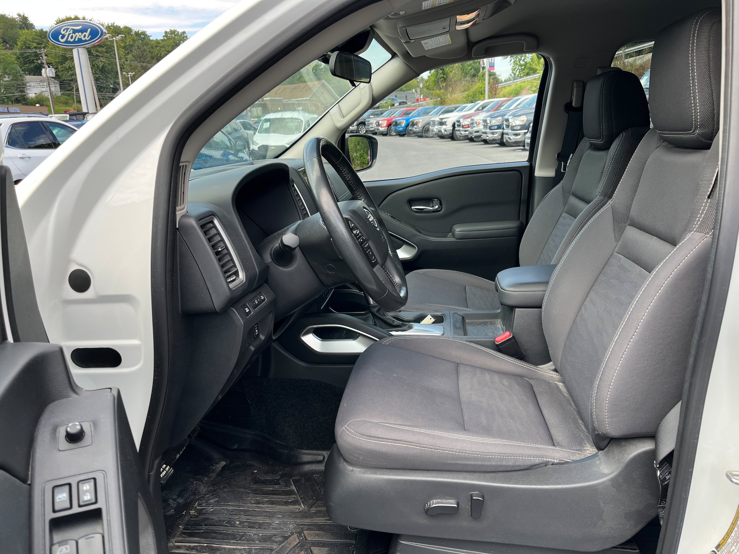 Used 2022 Nissan Frontier SV AWD/4WD image 18