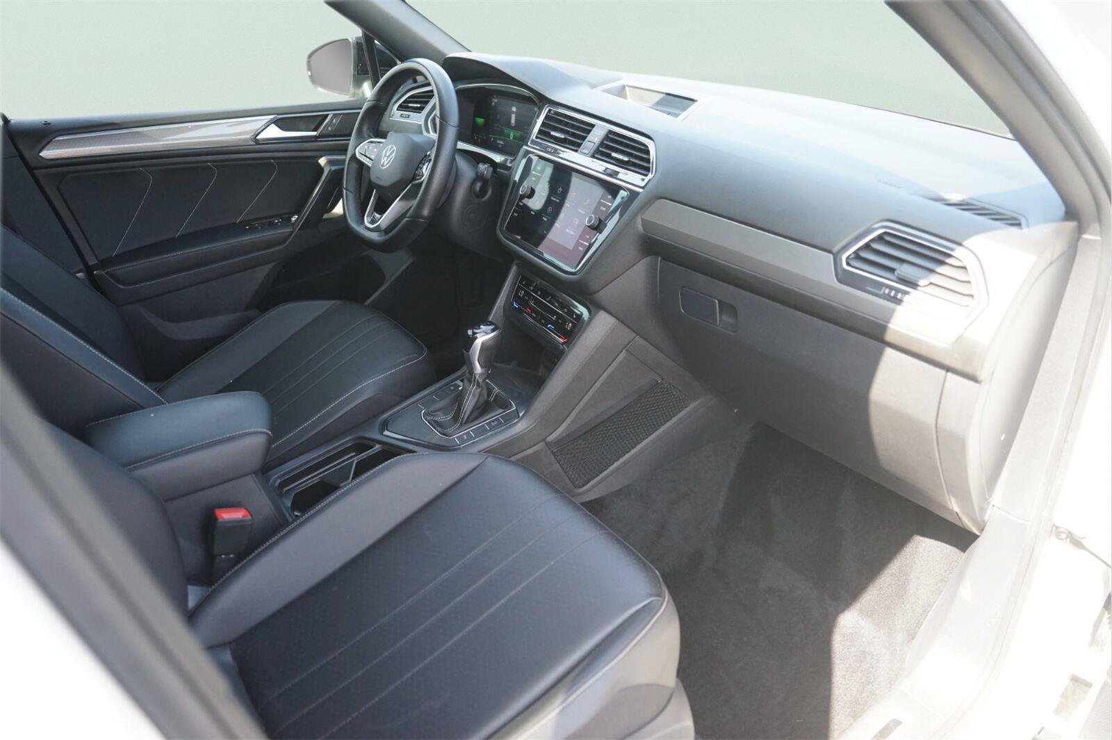 Used 2022 Volkswagen Tiguan SE R-Line FWD image 18