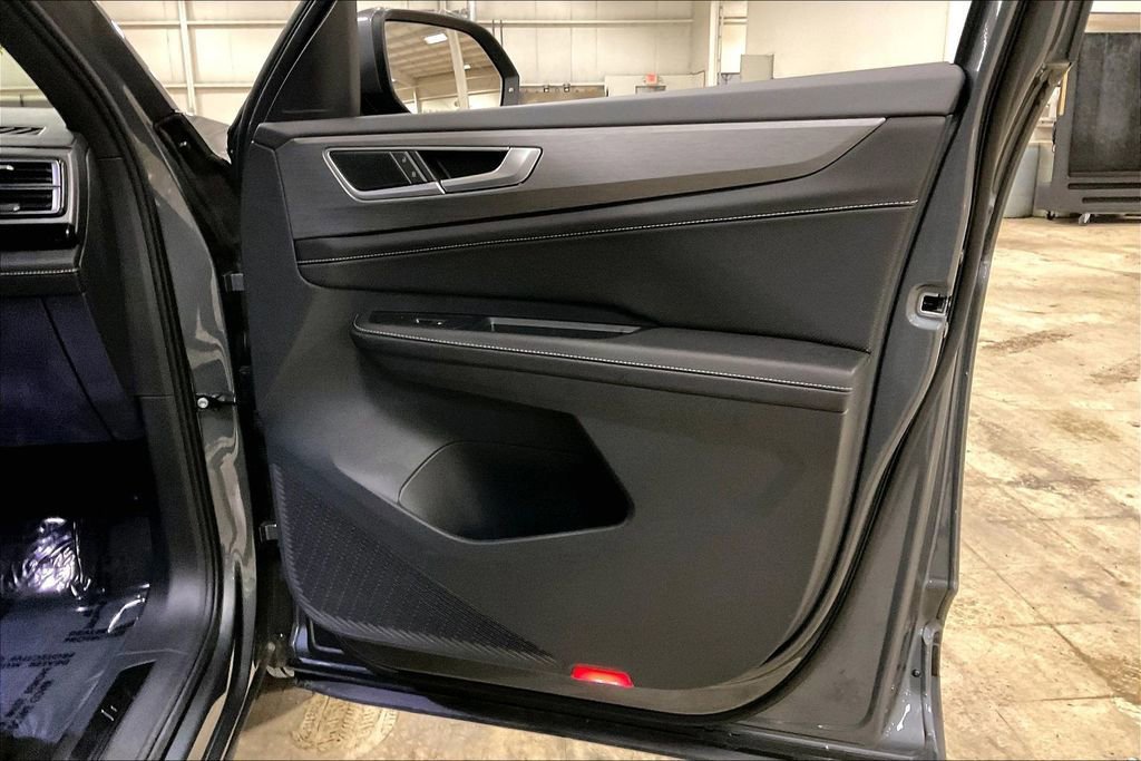 Used 2025 Volkswagen Atlas Cross Sport SE image 23