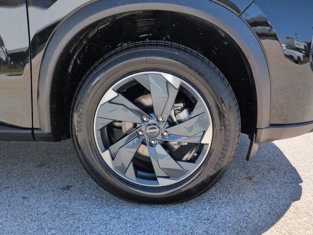 Used 2025 Nissan Rogue SV image 13